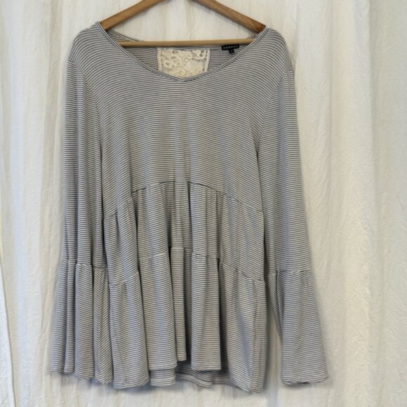 HANNAH Tops - Hannah Striped Tiered Babydoll Tunic Top Blouse Bell Sleeves Crochet Detail Sz L